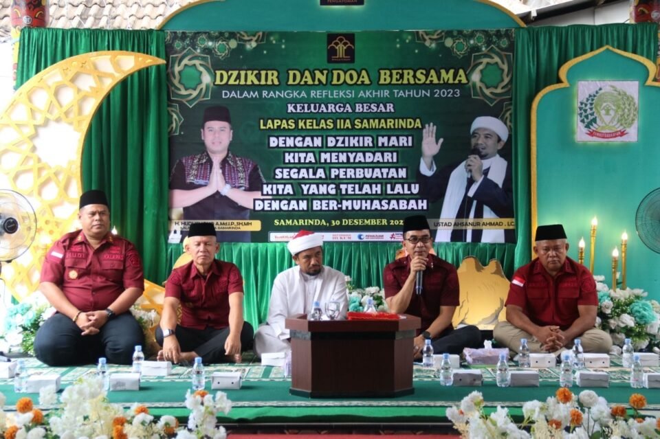 Lembaga Pemasyarakatan (Lapas) Kelas IIA Samarinda, Kalimantan Timur (Kaltim) menggelar doa dan zikir bersama, Sabtu (30/12/2023). Kegiatan itu sebagai bagian dari refleksi akhir tahun dan menyambut awal 2024.
