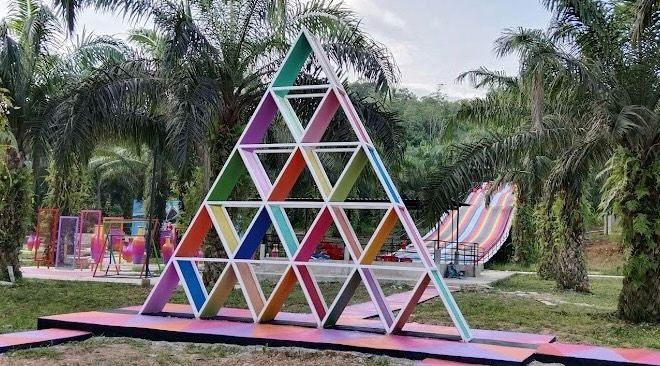 Teks: Tempat Wisata Wonderland Samarinda.
