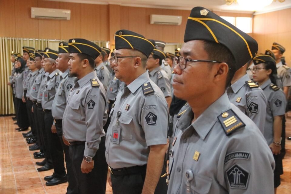 Teks: Apel pagi bersama di Aula Kresna Basudewa.