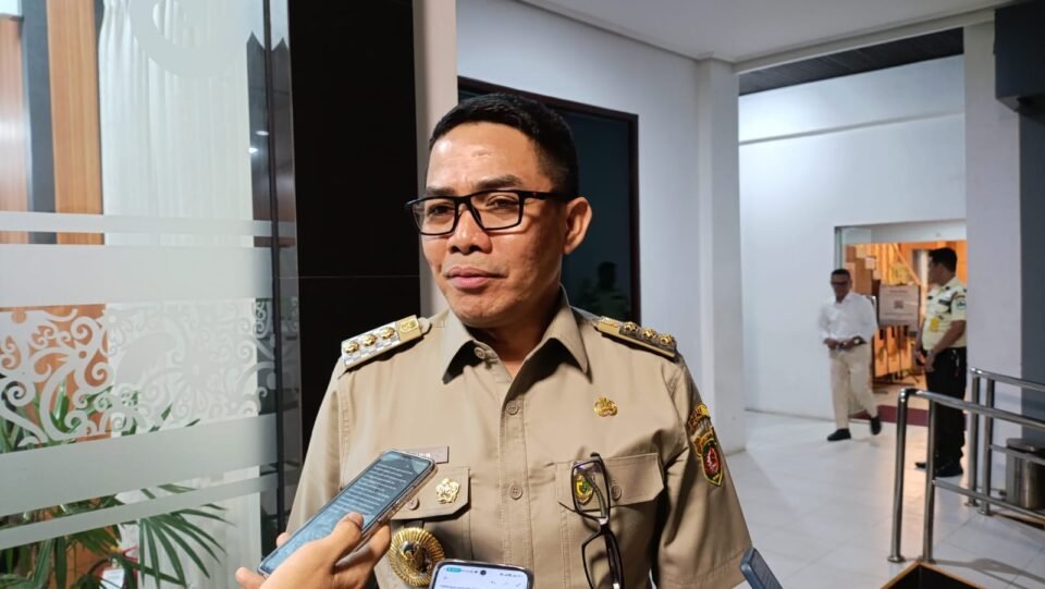 Teks: Wali Kota Samarinda Andi Harun saat diwawancarai seusai menggelar Rapat Koordinasi di Balaikota