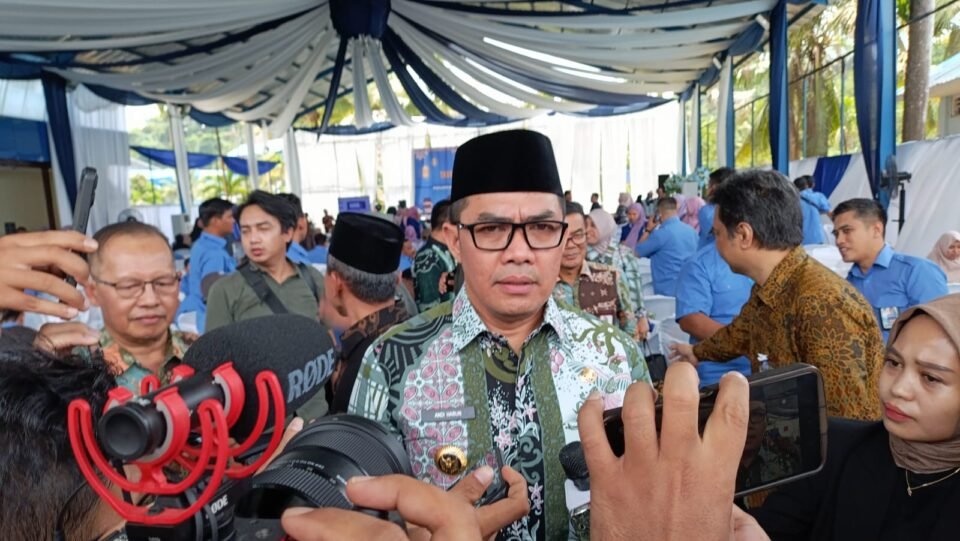 Teks: Wali Kota Samarinda, Andi Harun.