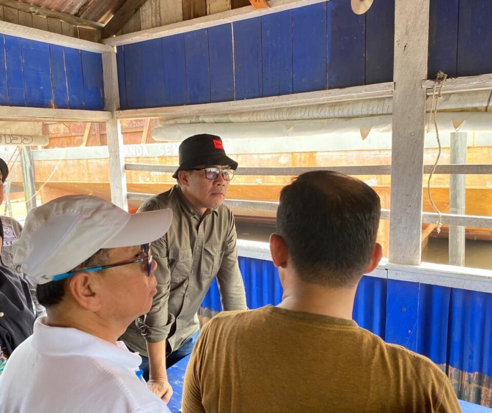 Teks: Wali Kota Andi Harun saat melakukan tinjauan ke PT Pelabuhan Samudera Palaran.
