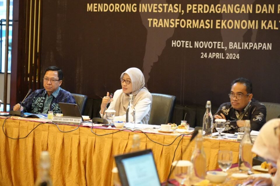 Teks: Sekda Provinsi Kaltim Sri Wahyuni, dalam acara High Level Meeting Regional Investor Relations Unit (RIRU).