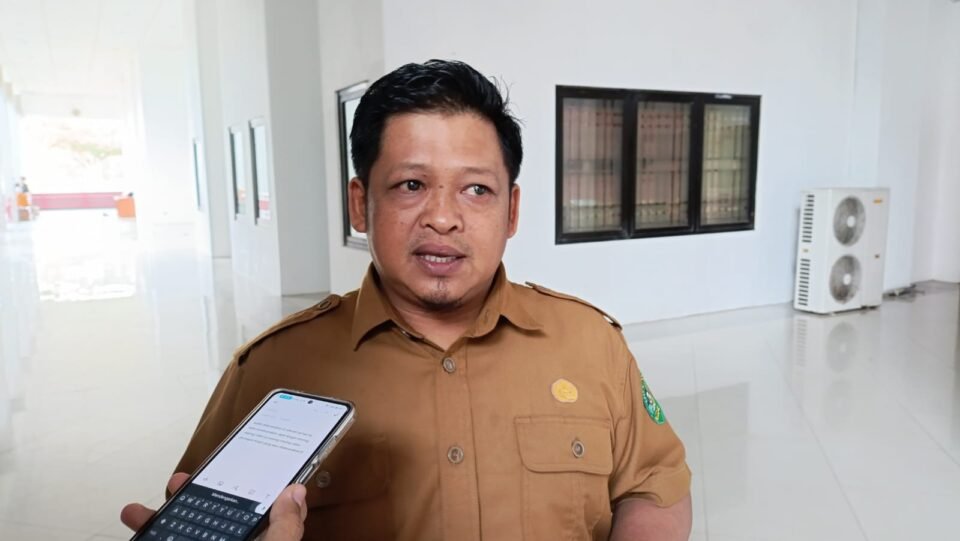 Teks: Kepala Dispora Kukar, Aji Ali Husni.