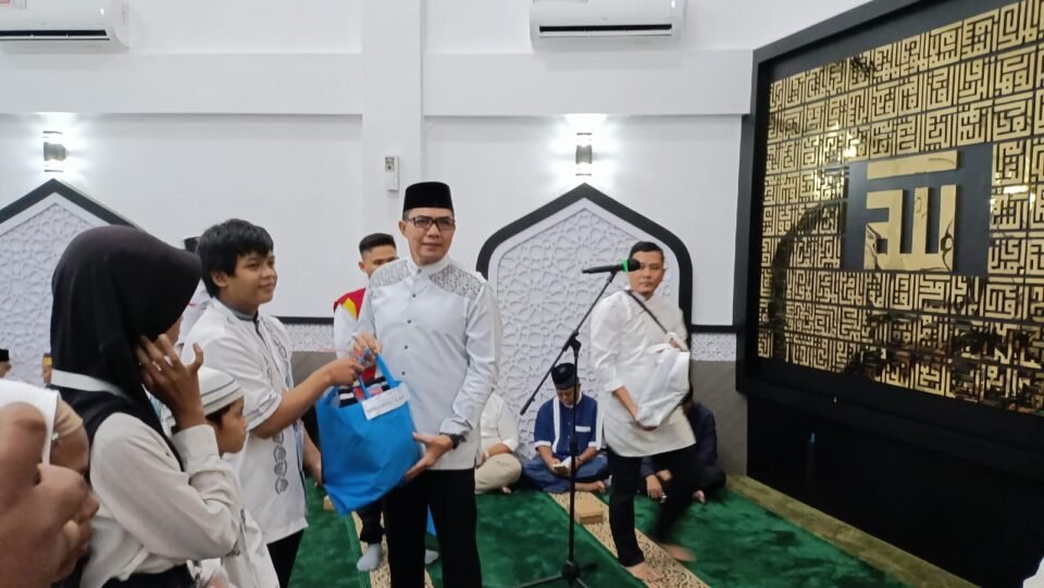 Teks: Wali Kota Samarinda, Andi Harun