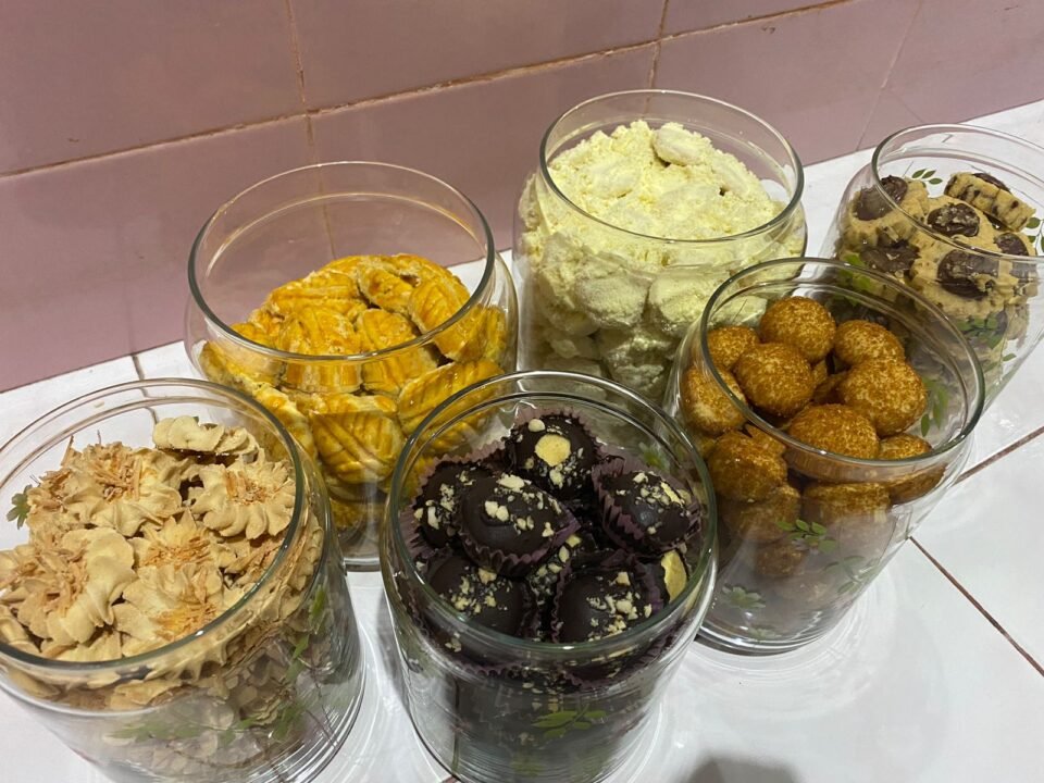 Teks: Beberapa Jenis Kue Kering Yang Dijual