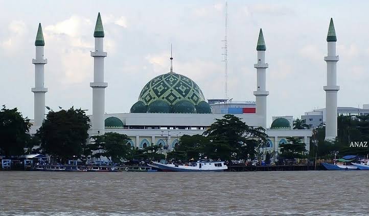 Teks: Masjid Raya Darussalam Kota Samarinda (.inet)