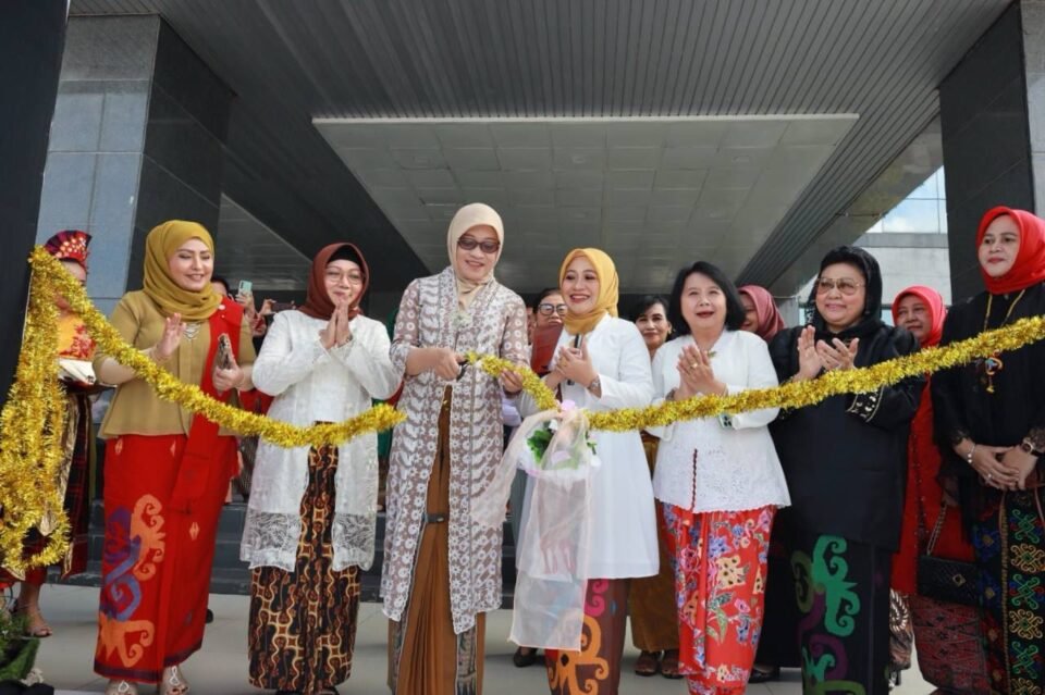 Teks: Sekretaris Daerah Provinsi Kalimantan Timur (Sekdaprov Kaltim), Sri Wahyuni.