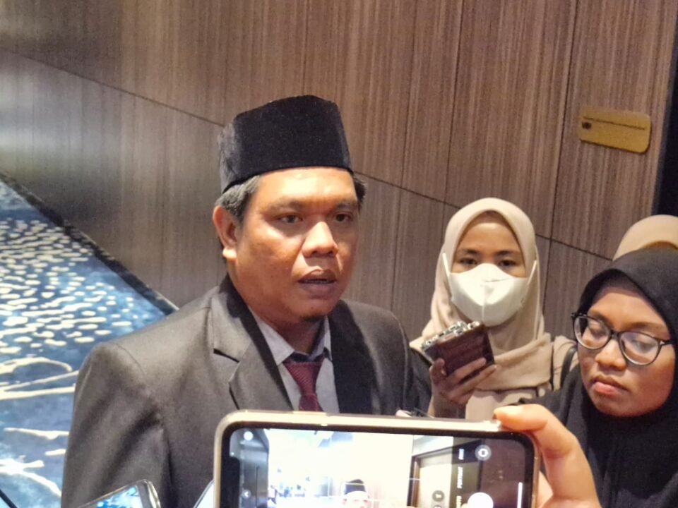 Teks: Ketua KPU Samarinda, Firman Hidayat.