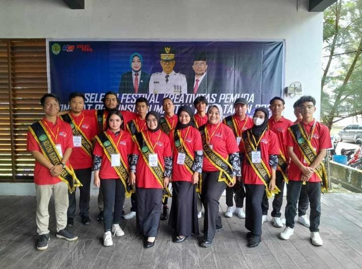 Teks: Peserta Lomba 8 Bidang Kreativisia Kontingen Kukar.